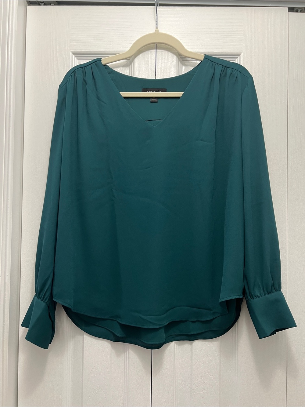 Ann Taylor Medium Petite Deep Teal V-Neck Long-Sleeve Blouse